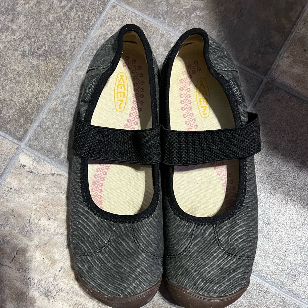 Charcoal womens Keen shoes